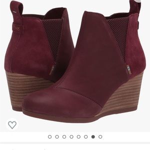 TOMS Women's Kelsey Fashion Boot- burgandy